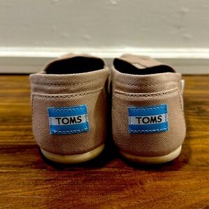 TOMS! In excellent used condition!